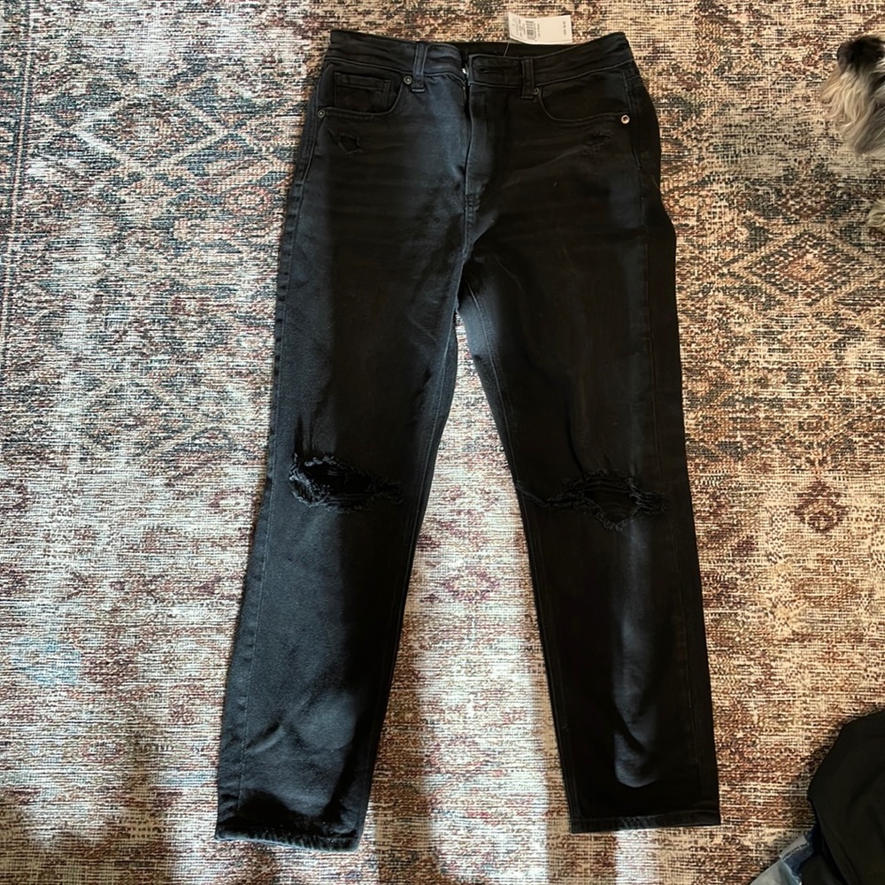 AE mom jeans size 4 short. NWT.